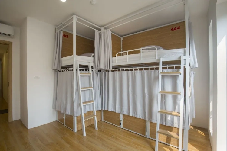 Bed in Dorm with balcony and with city view