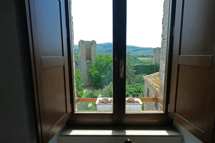 Rooms and Wine