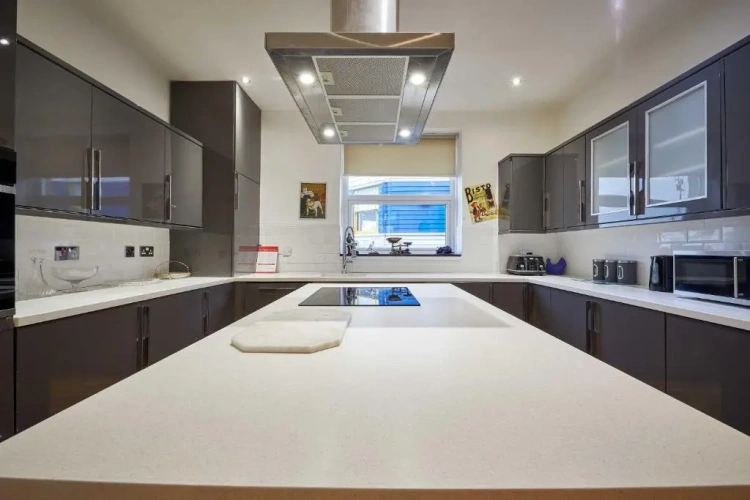 5 Bedrooms Cottage