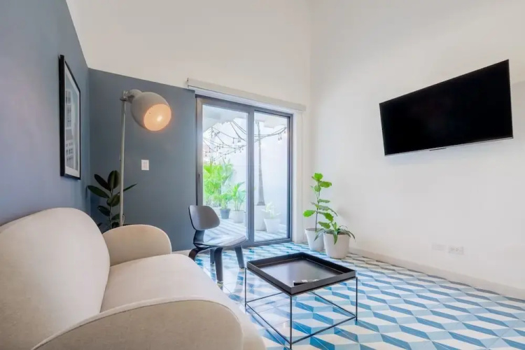 w Outstanding 1BR in Santa Ana