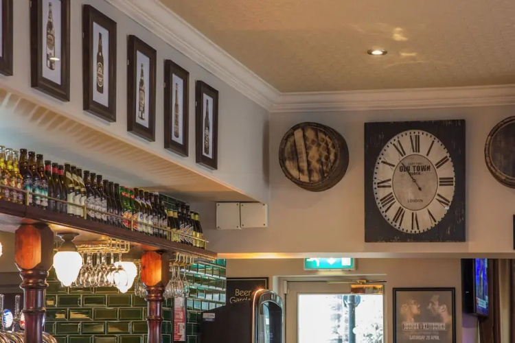 Norfolk Arms Hotel
