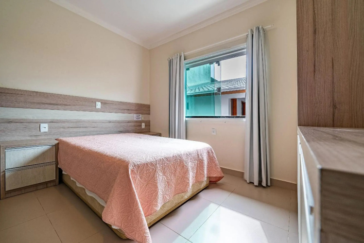 125 - Excelente Casa com 03 quartos em Mariscal