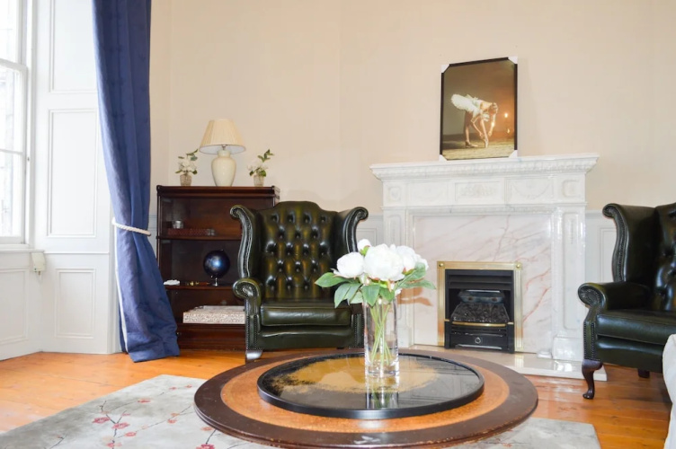 2 Bedroom Flat in Central Edinburgh