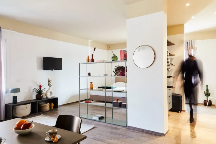 Deluxe Studio