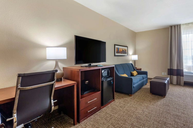 Comfort Suites Clarksville near Governors Square Mall
