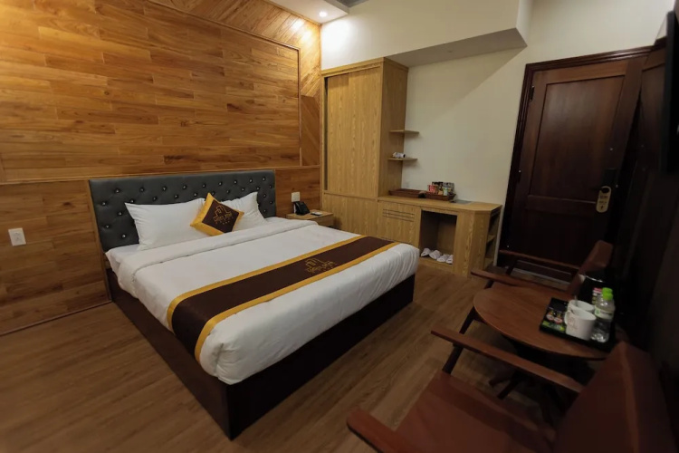 LuckyStar Hotel