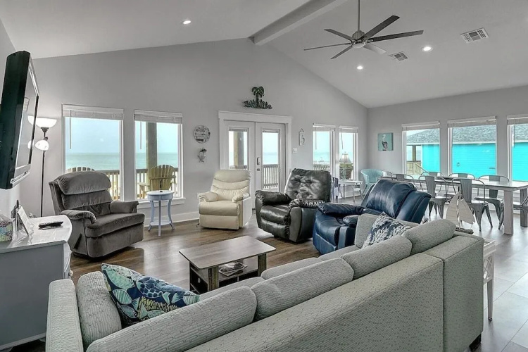 Copano Hooked 4 Bedroom Home by Redawning