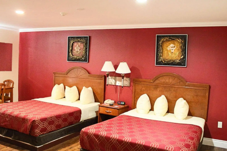 Super 8 by Wyndham Pembroke