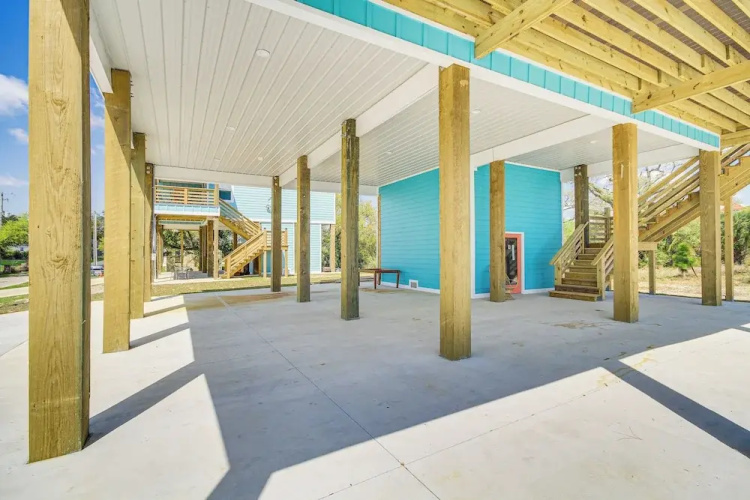 Long Beach Home w/ Views & On-site Beach Access!