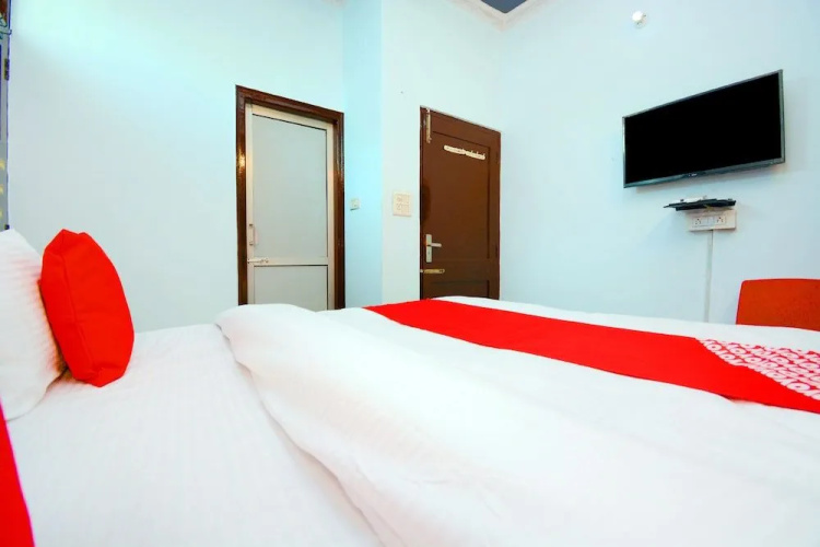 Oyo 38123 Jb Inn