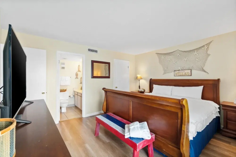 Moonspinner by Book That Condo