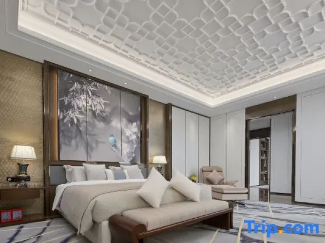 1 Bedroom Deluxe Suite with lake view
