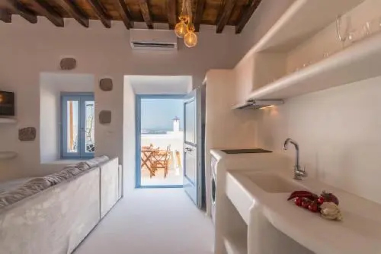 Plaka Suites