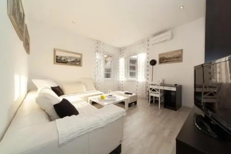 Cella Apartment