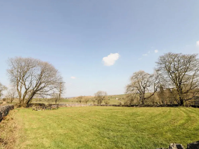 15 Calton View