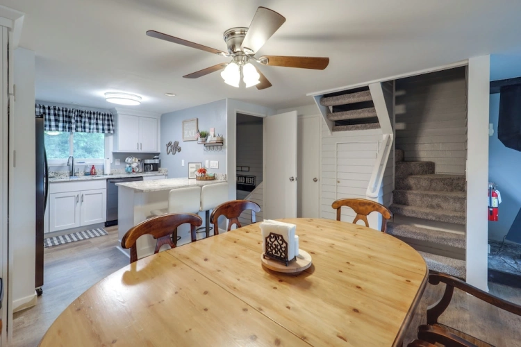 4 Bedrooms Apartment