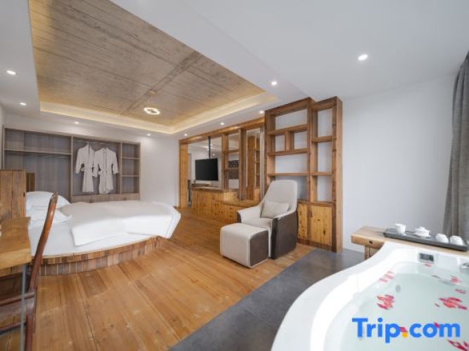 Luxury Suite