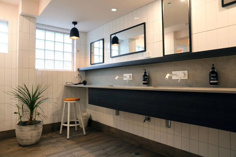 Stoke Beach House - Hostel