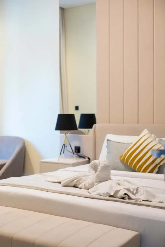 LUX 1BR Near B.khalifa