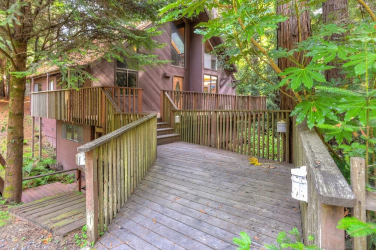 Cozy Treehouse
