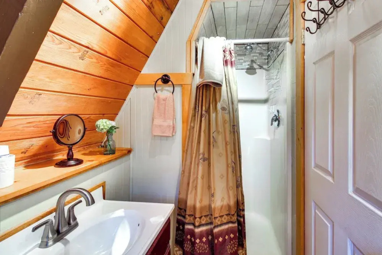 A-frame Cabin w/ Deck & Grill in Pinetop!