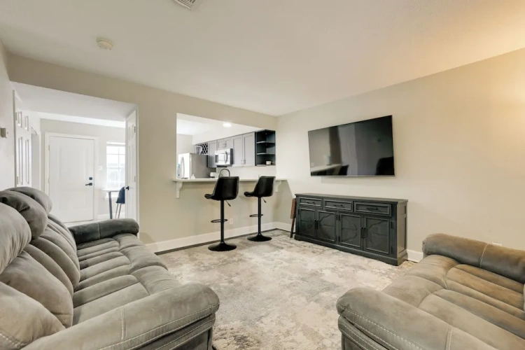 2 Bedrooms Apartment