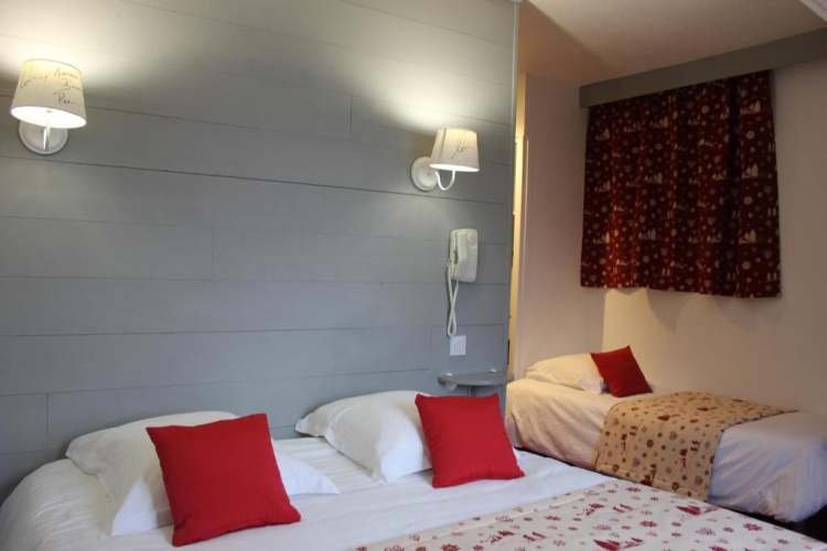 Standard Triple room