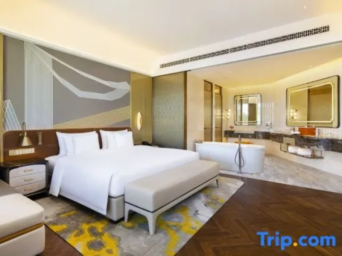 Deluxe Double Suite with garden view