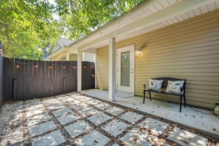 3 Bedrooms Cottage with balcony