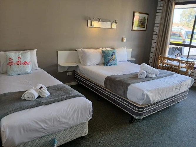 Standard Triple room