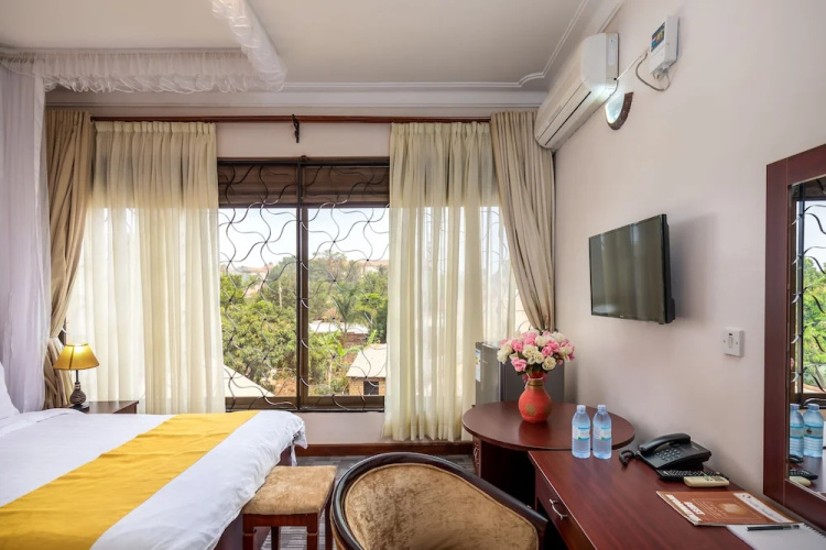 Entebbe Traveller'S Hotel