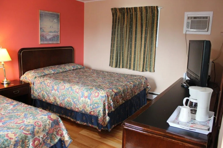 Colonial Motel