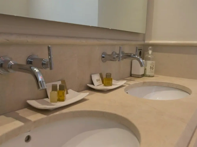 2 Bedrooms Apartment with harbour view