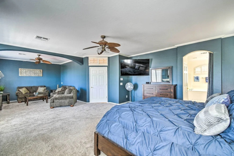 Pool, Game Room + Views: Laveen Village Getaway!