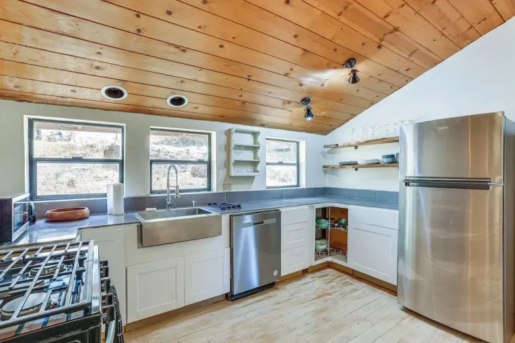 Updated Cabin in Lewiston Historical District!
