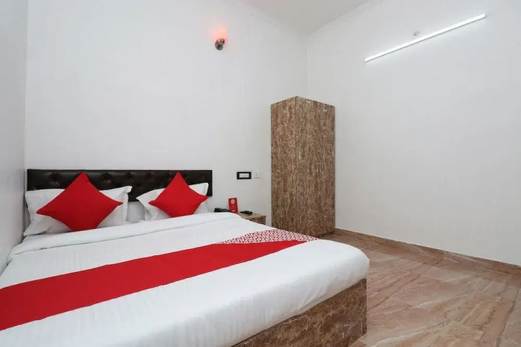 Dawat Hotel By OYO Rooms