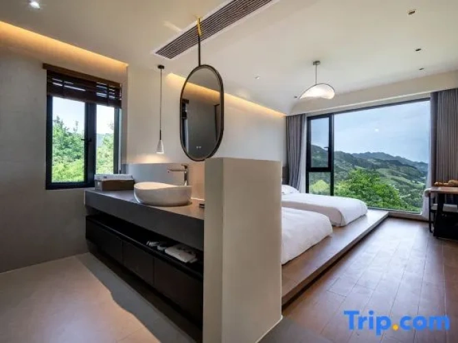 5 Bedrooms Standard room with view