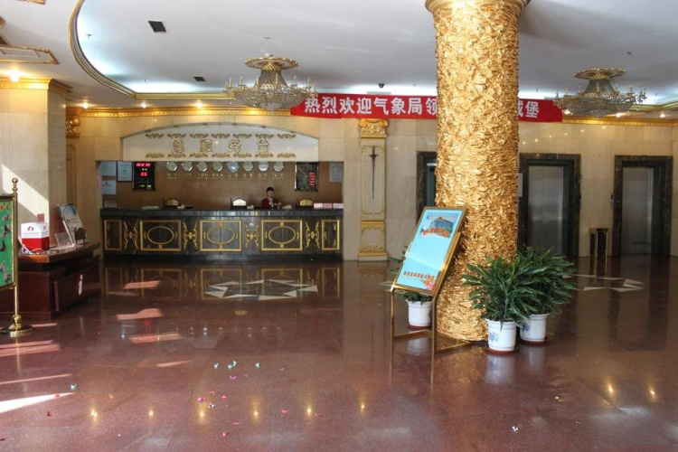 Huafeng Hot Spring Castle Hotel