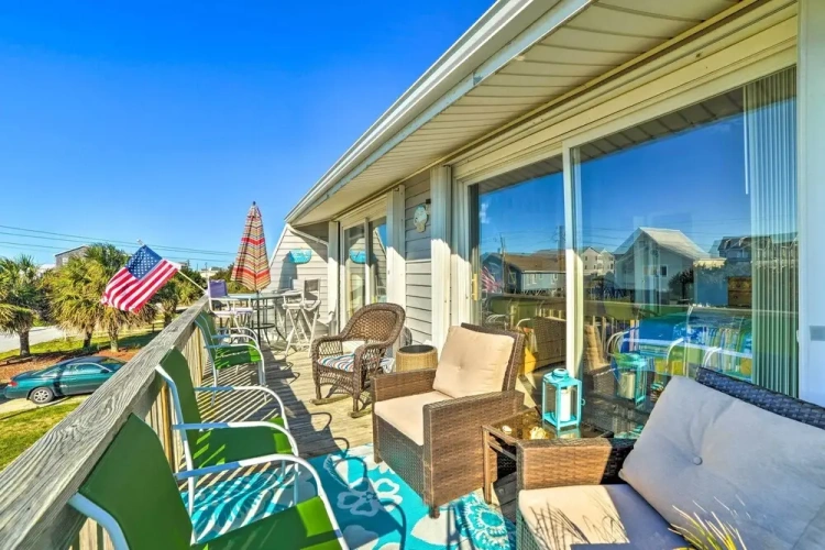 3 Bedrooms Cottage with balcony