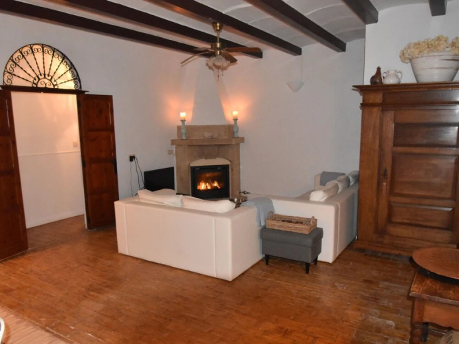 Spanish Villa with Spacious Terrace & Pool near Beach