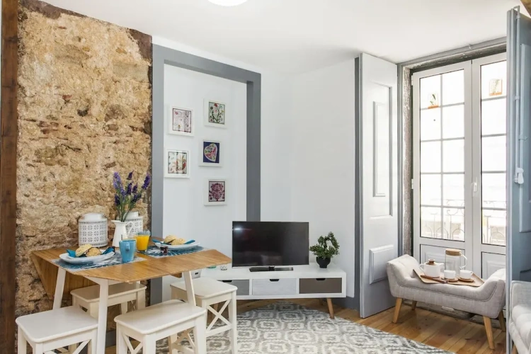 2 Bedrooms Apartment
