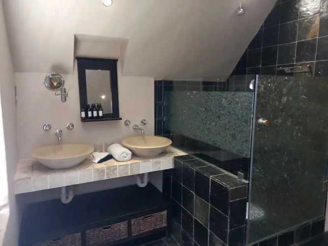 Mandalay Beach B & B