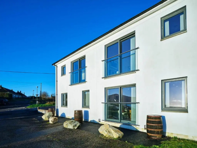 Red Watch Apartment