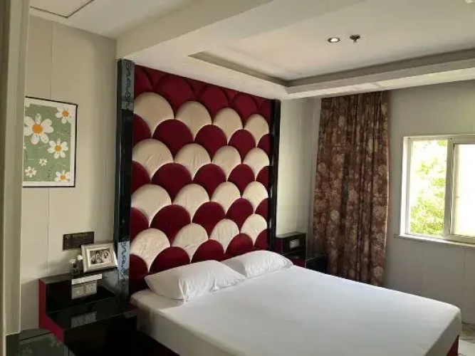 Bole Shi Shang Hotel