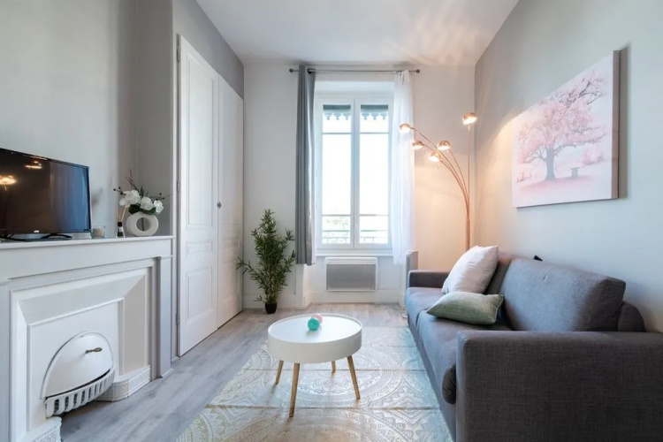 Renting Lyon Pirard
