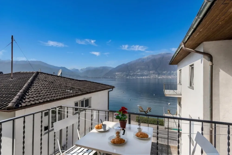 Family Apartment with balcony and with lake view