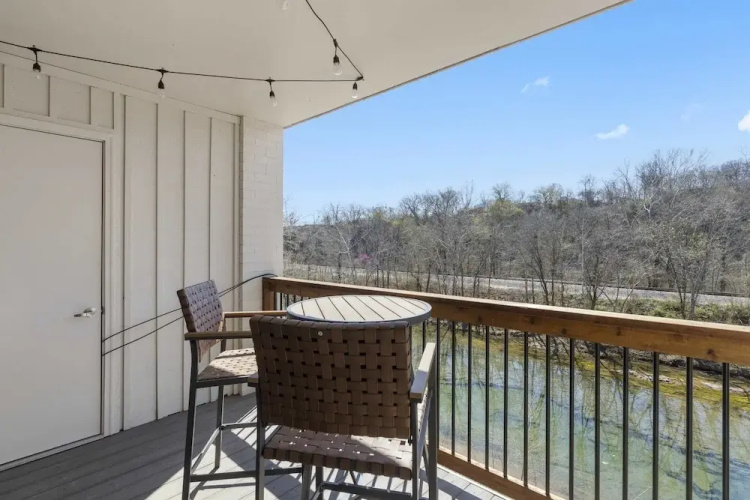 Modern Yote Condo at Roark Creek