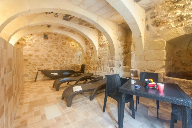 Naduri, Beautiful Gozitan Villa + Pool