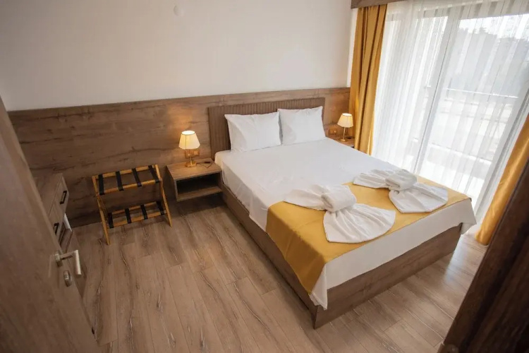E87 Highway Otel