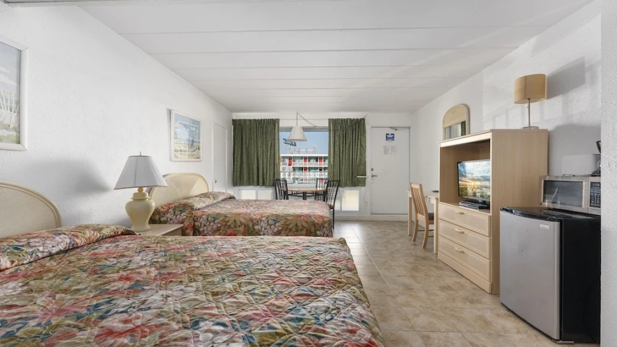 Standard Quadruple room with view